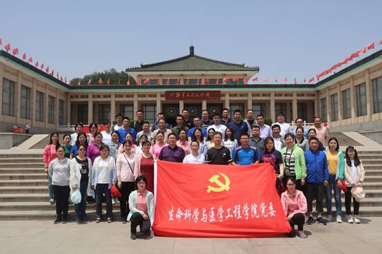 說明: F:\學(xué)院資料\學(xué)院新聞\紀(jì)念館2.jpg