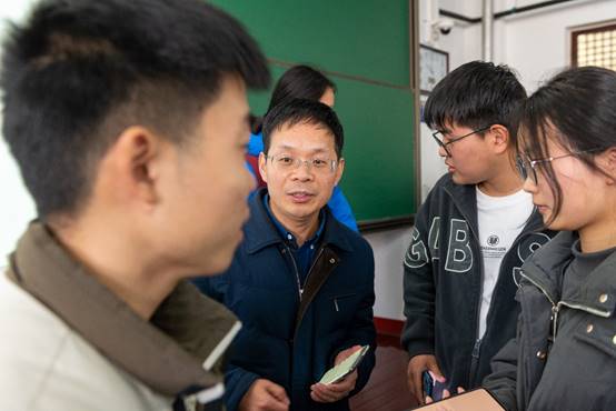 說明: C:\Users\lenovo\Desktop\2022級導(dǎo)師見面儀式\照片24-1.jpg