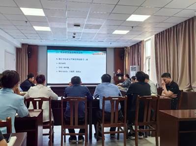 說明: D:\教學(xué)\2 研究生\1-研究生事務(wù)\3-研究生事務(wù)-管麗紅\2024年\2024.05 研究生導(dǎo)師培訓(xùn)\20240510照片\微信圖片_20240510102417.jpg